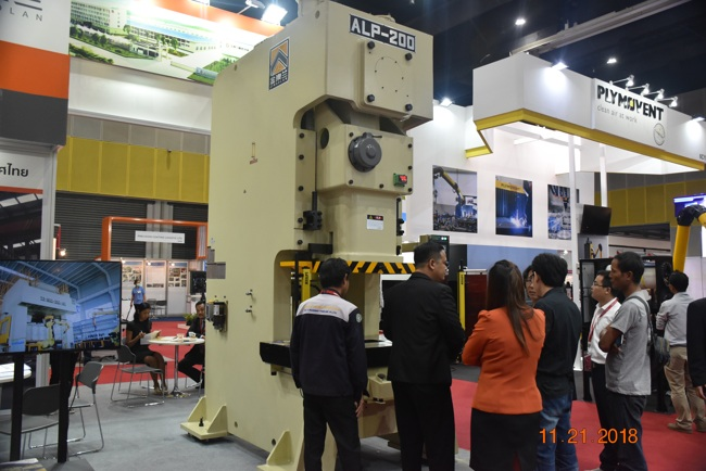 Aplicaci&oacute;n de la m&aacute;quina de prensa el&eacute;ctrica en la tecnolog&iacute;a de producci&oacute;n automatizada de estampado