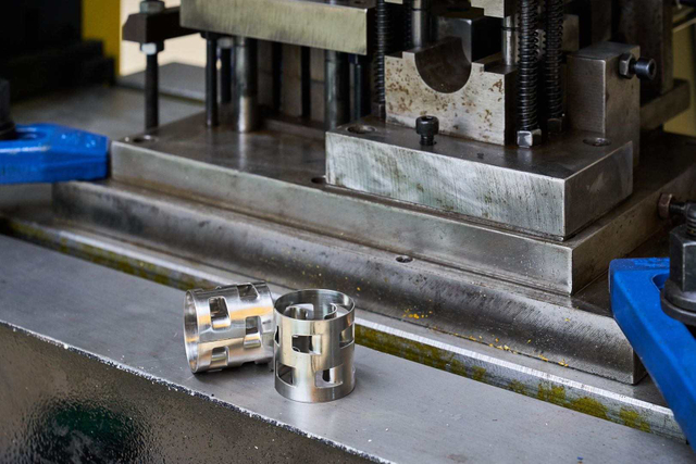 Cadena de producción de anillos Pall de metal, prensa eléctrica CNC, molde alimentador automático 