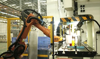 C&oacute;mo la automatizaci&oacute;n del estampado mejora la productividad y reduce los costos laborales